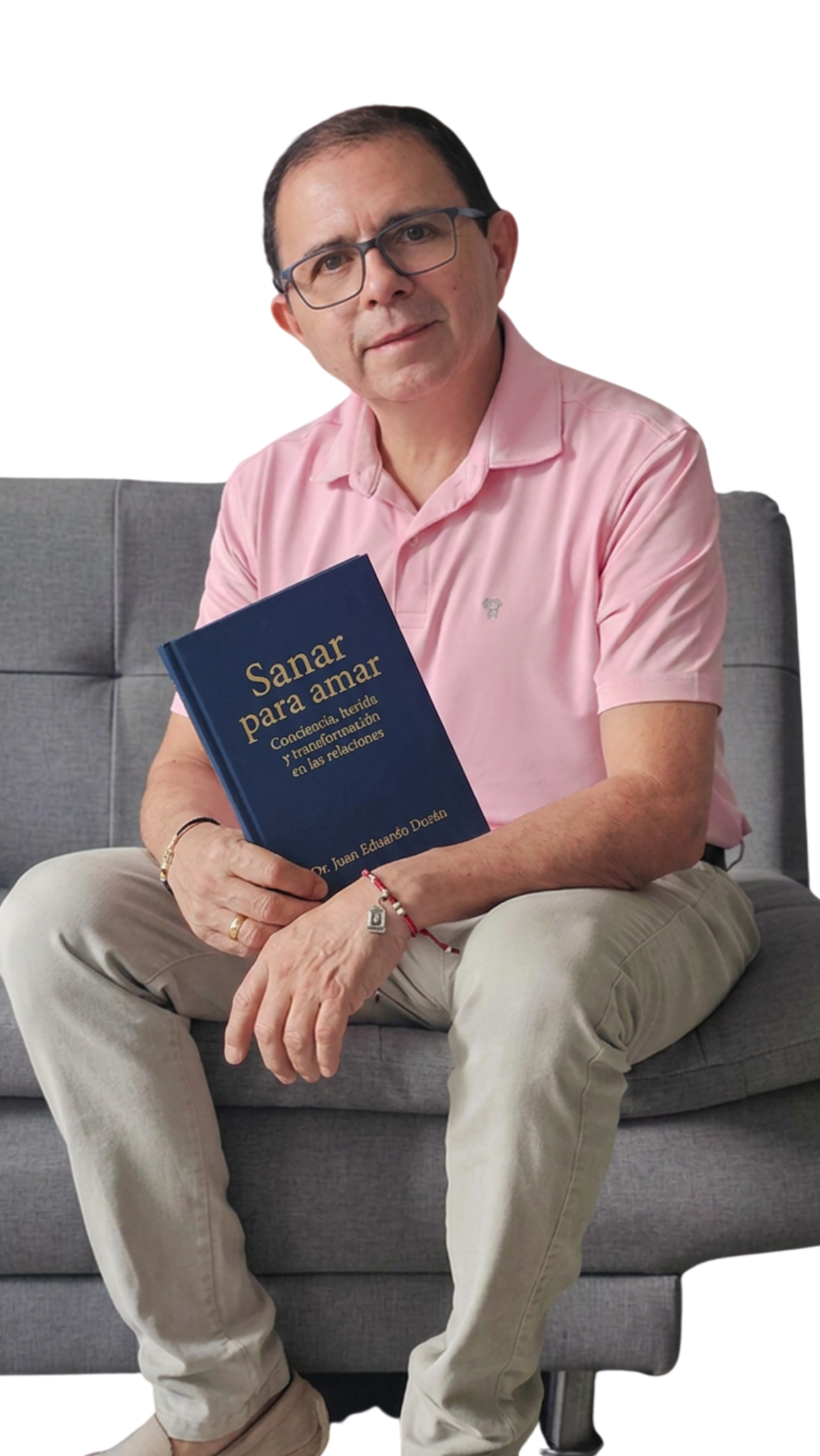 Dr. Juan Eduardo Durán en una escena de lectura y creación de recursos